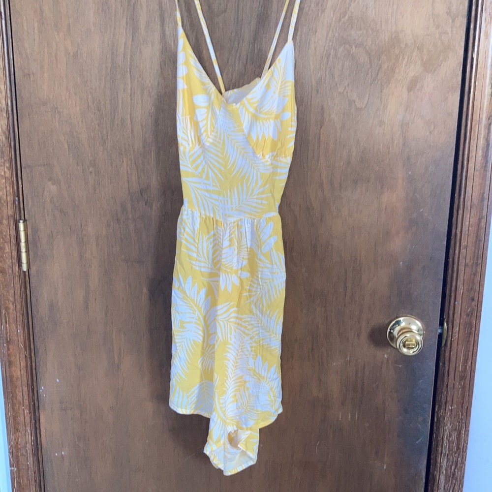 Relisted Rue21 tropical leaf print lightweight romper cutout in back M jrs - Picture 10 of 15